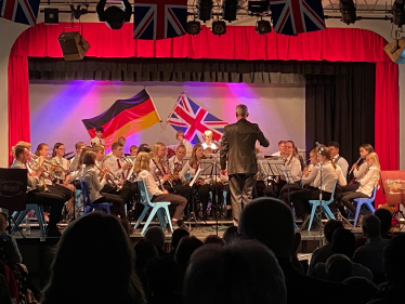 shows students of the Melle Gymnasium wind band, conducted by Stefan Sporreiter, with the John Port Spencer Academy Senior Wind Band